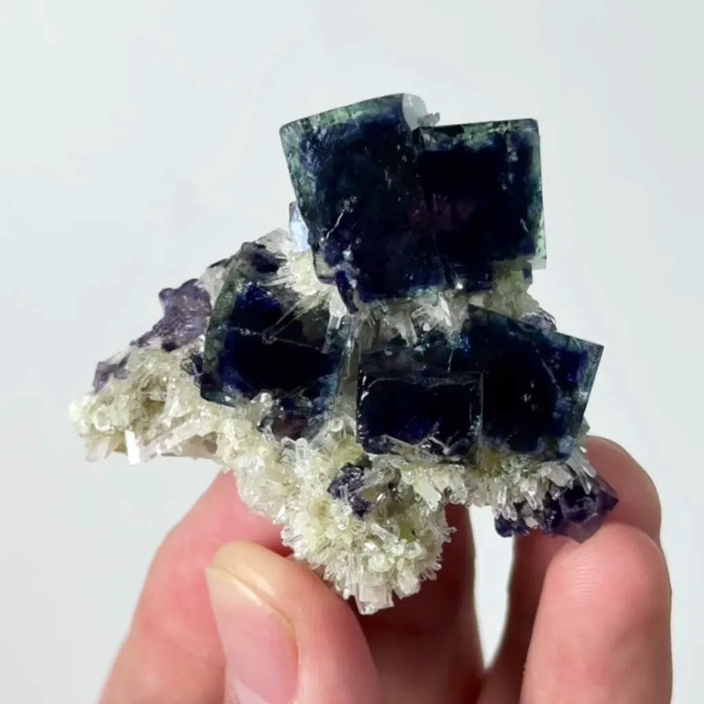 Natural Purple Phantom Fluorite and Quartz Cluster, Mineral Specimen: Yindu,Inner Mongolia  (50*45*15MM) - image 4