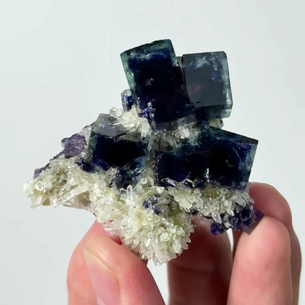Natural Purple Phantom Fluorite and Quartz Cluster, Mineral Specimen: Yindu,Inner Mongolia  (50*45*15MM) - image 3