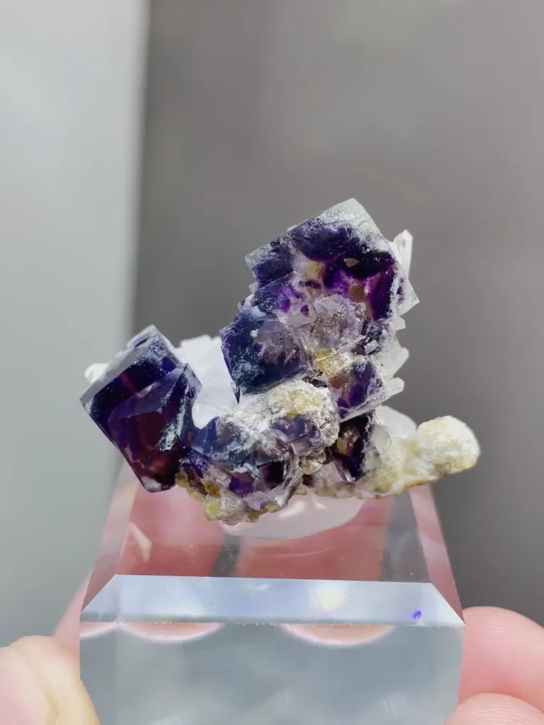 Natural Purple Phantom Fluorite and Quartz coexist comes from Yindu, Inner Mongolia 34*30*25MM image