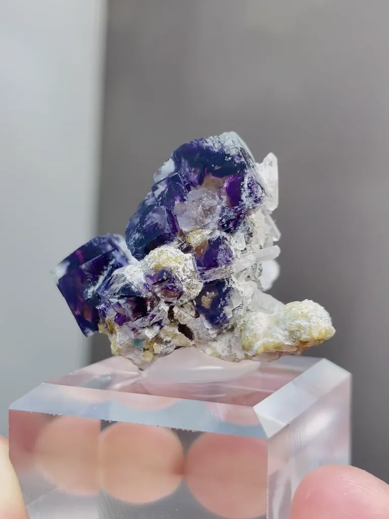 Natural Purple Phantom Fluorite and Quartz coexist comes from Yindu, Inner Mongolia 34*30*25MM - image 2