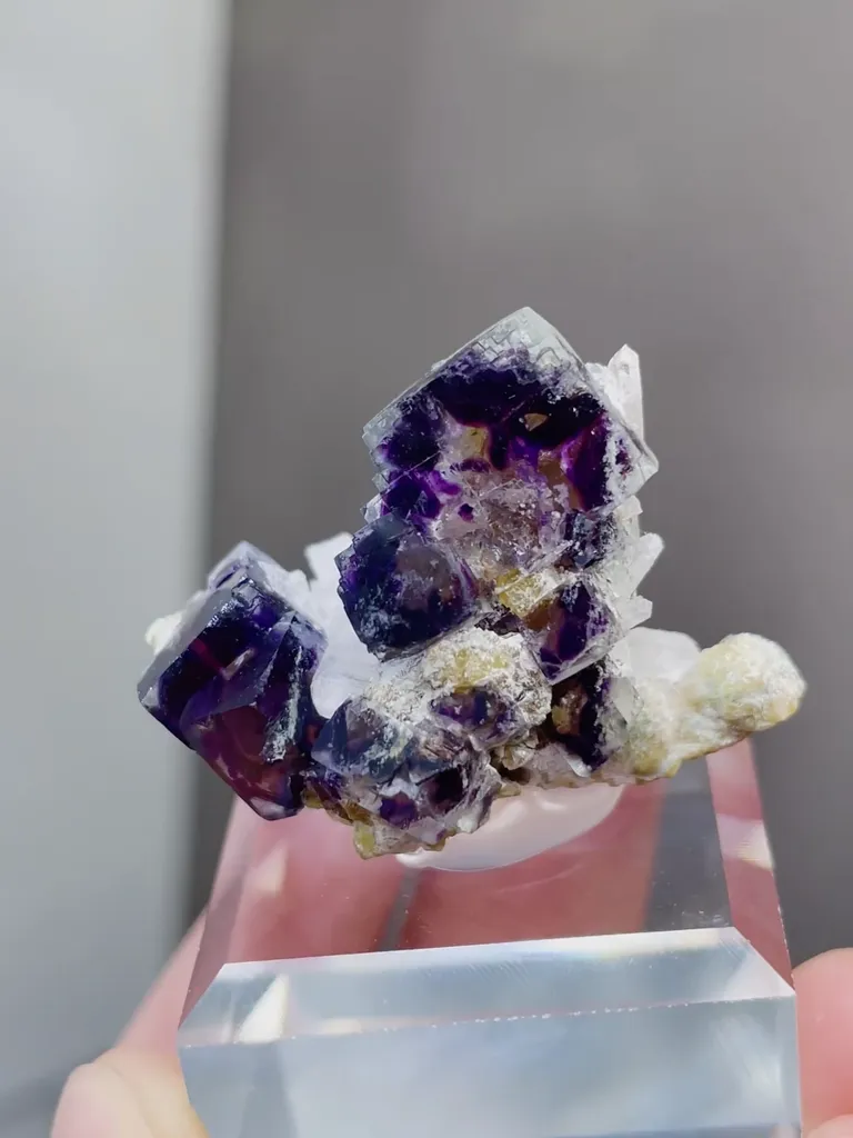 Natural Purple Phantom Fluorite and Quartz coexist comes from Yindu, Inner Mongolia 34*30*25MM - image 3