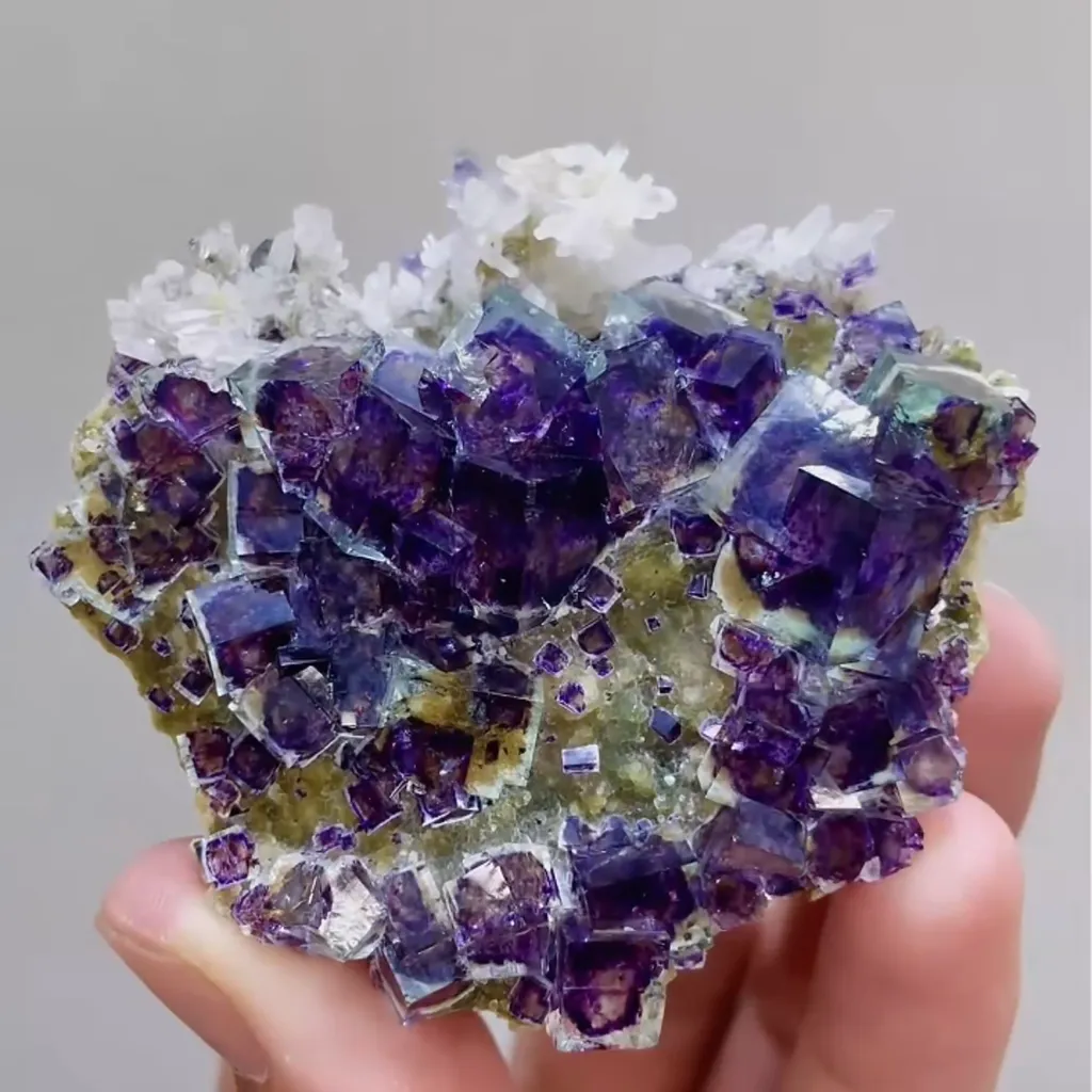 Natural Purple Phantom Fluorite and Quartz comes from Yindu,Inner Mongolia 60*0*20MM - image 5