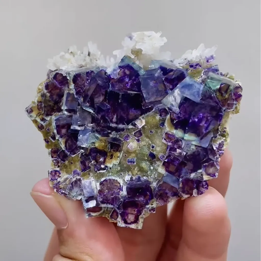Natural Purple Phantom Fluorite and Quartz comes from Yindu,Inner Mongolia 60*0*20MM image