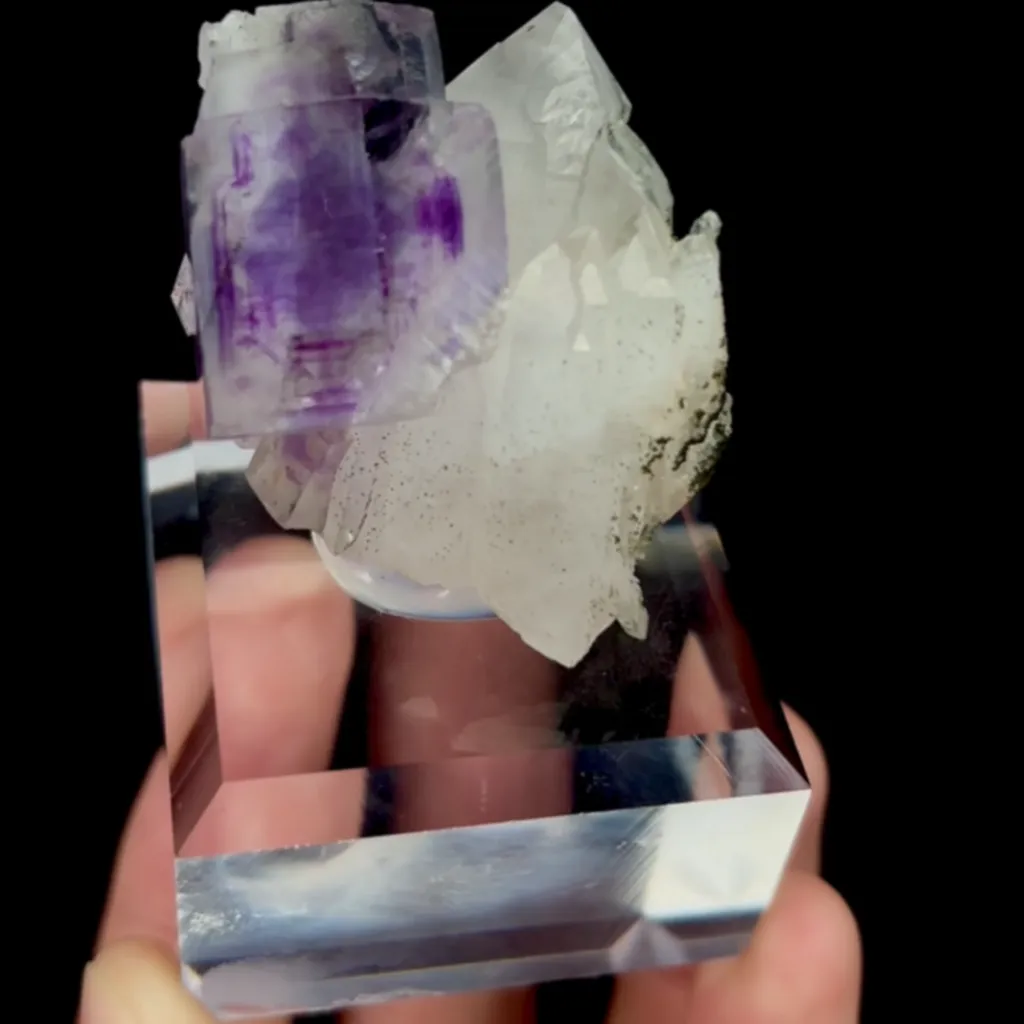 Natural Purple Phantom Fluorite and Quartz, Mineral Specimen:Yaogangxian,Hunan (35*20*30MM) image