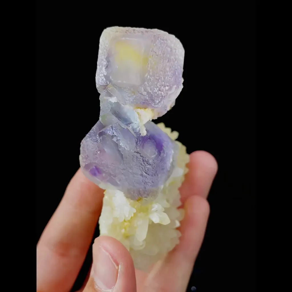 Natural Purple Phantom Fluorite and Quartz Symbiosis comes from Shangbao,Hunan 50*25*80MM - image 2