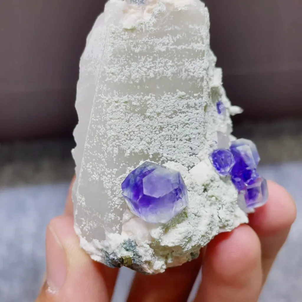 Natural Purple Phantom Fluorite and Quartz Symbiosis comes from Shizhuyuan,Chenzhou 40*30*60MM - image 3