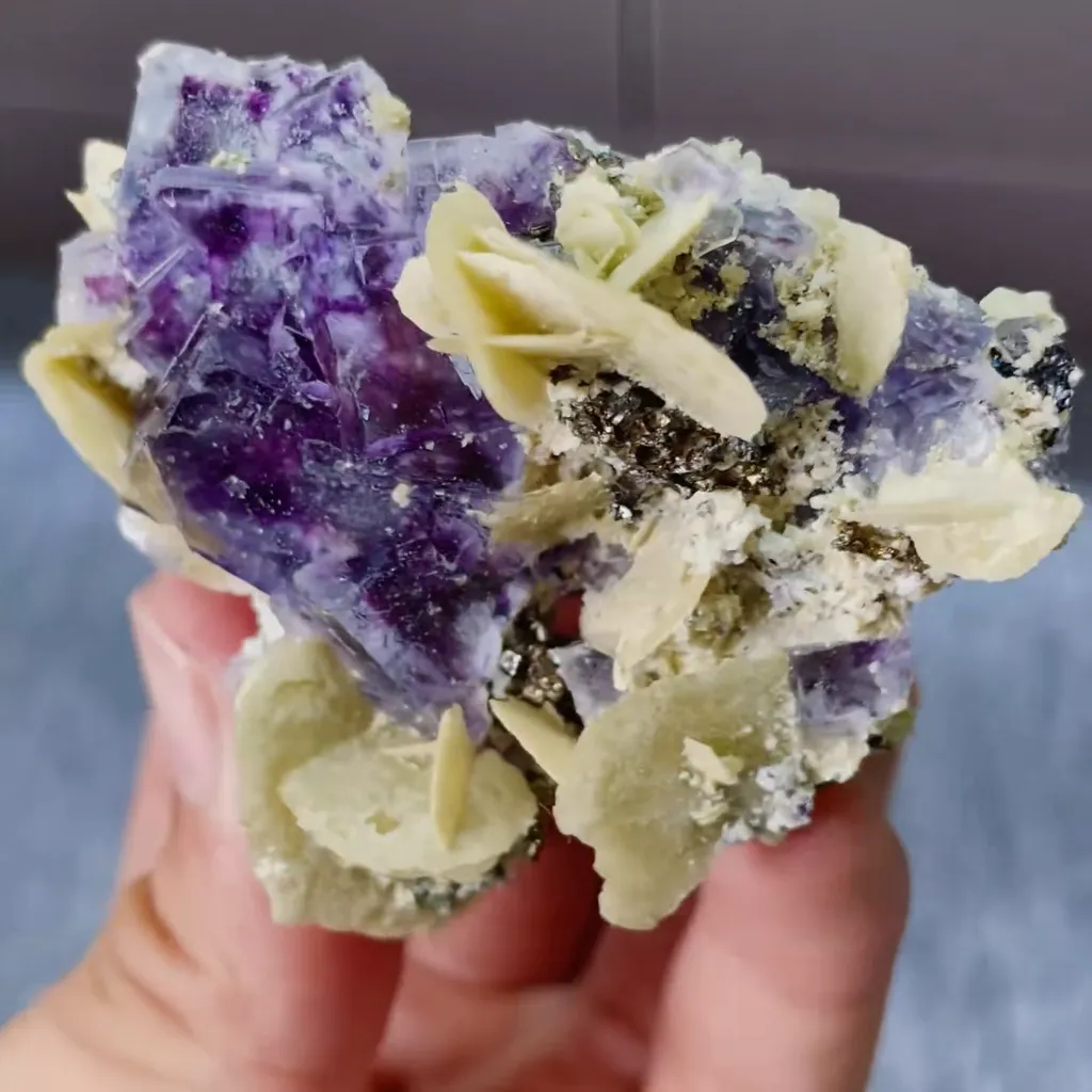 Natural Purple Phantom Fluorite and Siderite Symbiosis comes from Yindu,Inner Mongolia 60*50*25MM - image 2