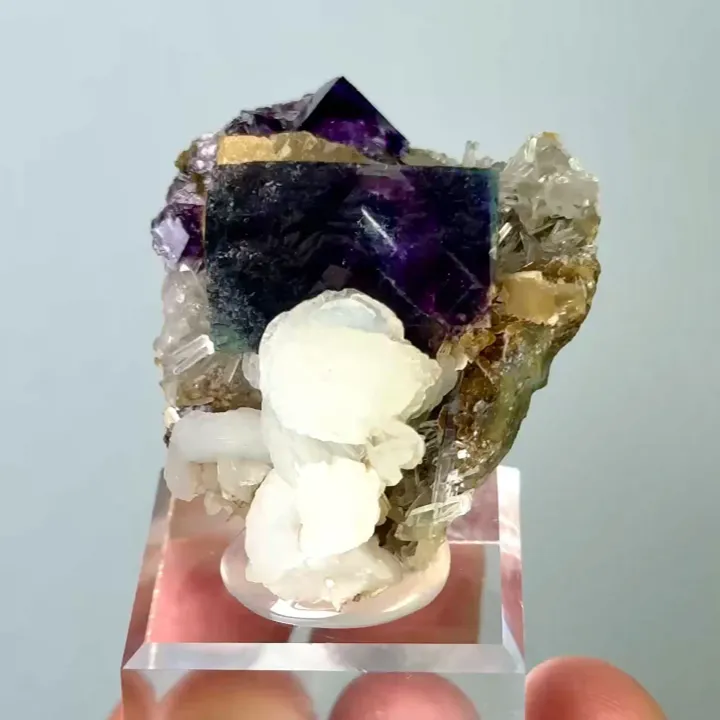 Natural Purple Phantom Fluorite & Calcite and Quartz, Mineral Specimen:Yindu,Inner Mongolia （35*30*20MM） image