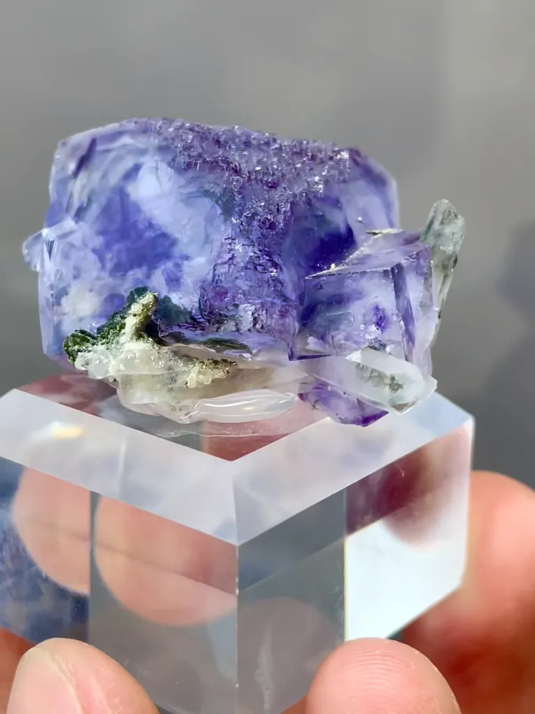 Natural Purple Phantom Fluorite Coexists with Crystal comes from Yaogangxian,Hunan 35*25*15 - image 3
