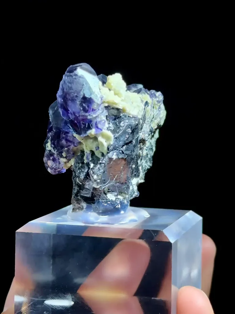 Natural Purple Phantom Fluorite coexists with Mica comes from Yindu,Inner Mongolia 60*30*45MM - image 2