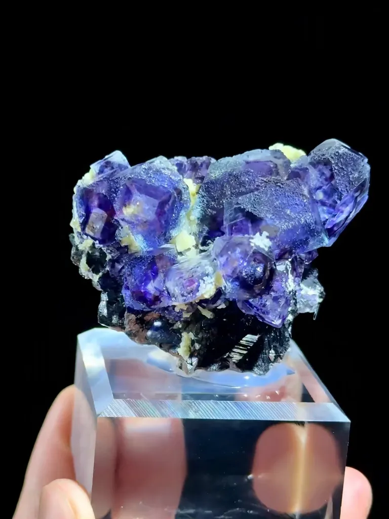 Natural Purple Phantom Fluorite coexists with Mica comes from Yindu,Inner Mongolia 60*30*45MM image