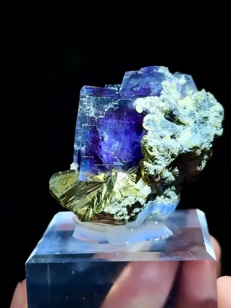 Natural Purple Phantom Fluorite Coexists with Pyrite comes from Yaogangxian,Hunan 45*40*40MM - image 3