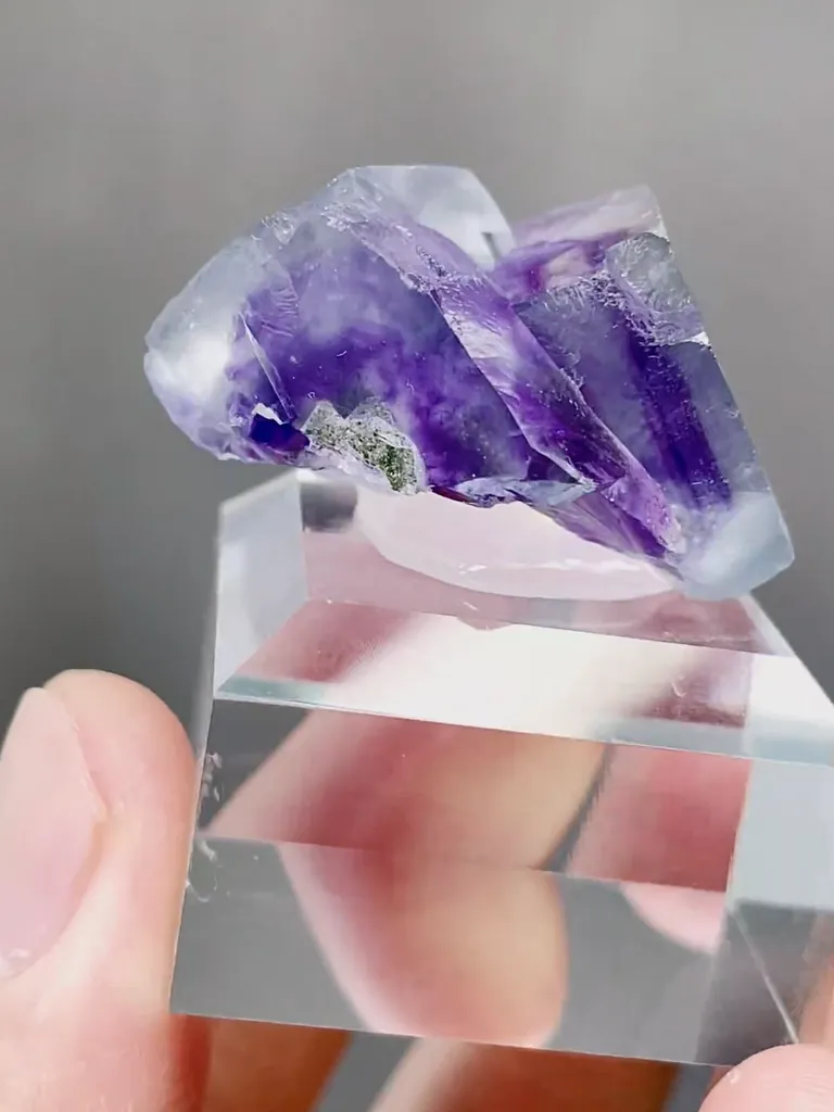 Natural Purple Phantom Fluorite coexists with Quartz comes from Yaogangxian,Hunan 30*17*27MM - image 4