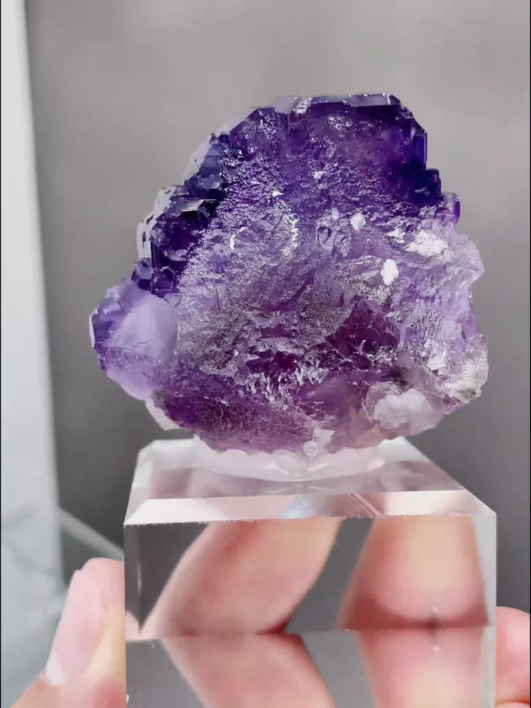Natural Purple Phantom Fluorite coexists with Quartz comes from Yaogangxian,Hunan 35*45*40MM image