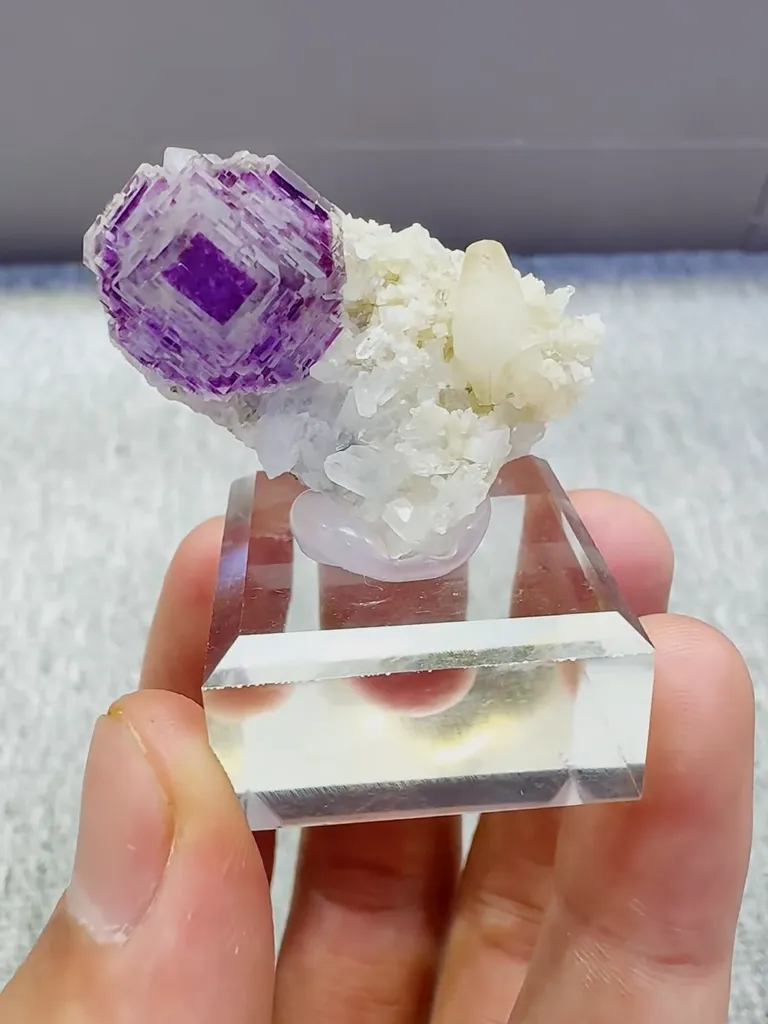 Natural Purple Phantom Fluorite coexists with Quartz comes from Yaogangxian,Hunan 37*20*20MM - image 4