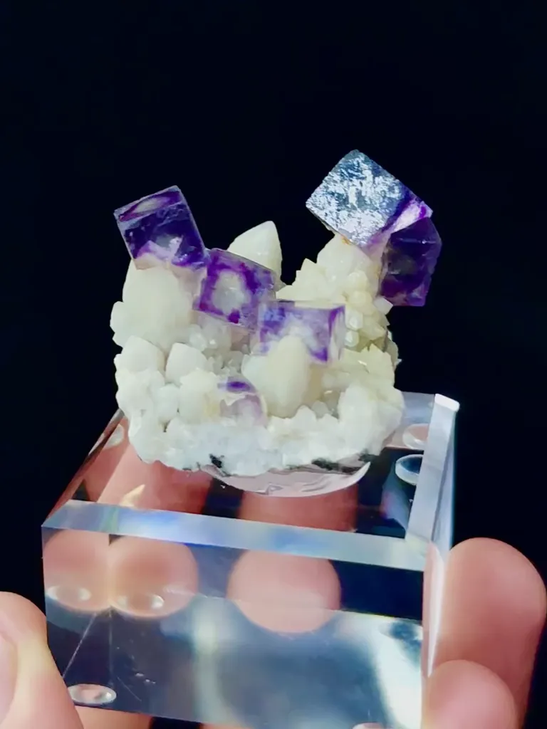 Natural Purple Phantom Fluorite  comes from Huanggangliang,Neimenggu 30*30*25MM image