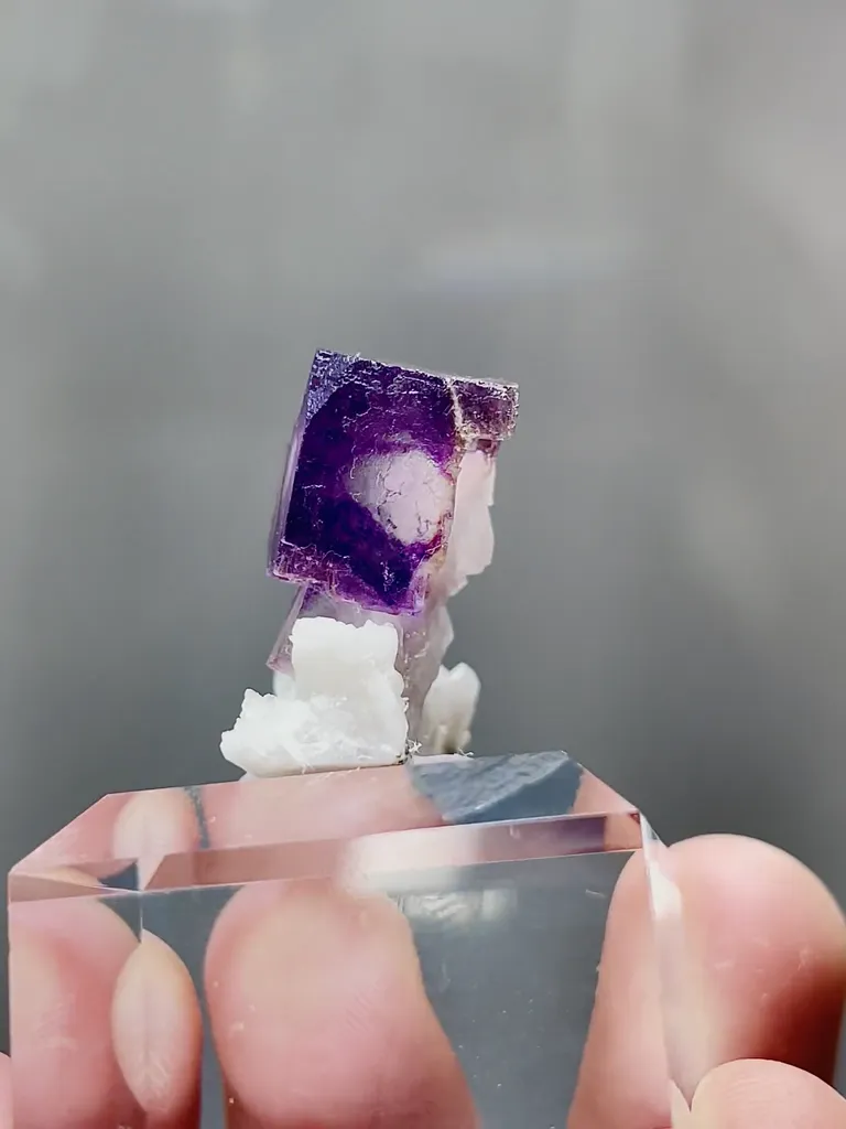Natural Purple Phantom Fluorite comes from Yaogangxian，Hunan 25*10*25MM - image 5