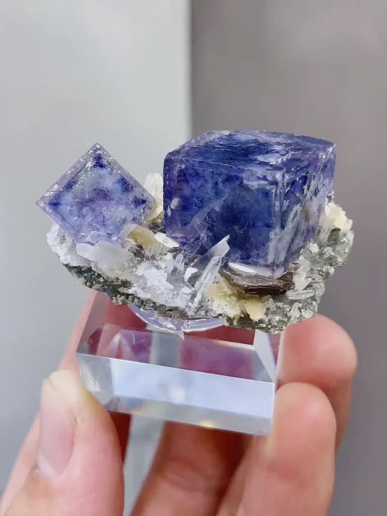Natural Purple Phantom Fluorite comes from Yaogangxian,Hunan 40*29*22MM image