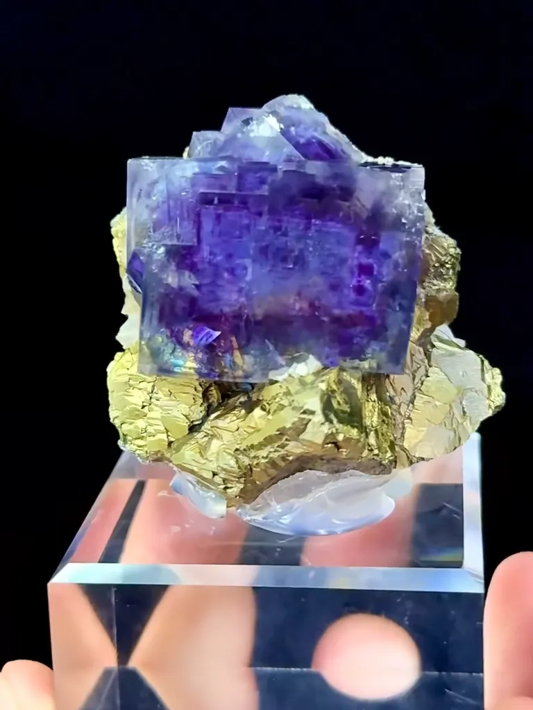 Natural Purple Phantom Fluorite  comes from Yindu,Neimenggu 30*30*40MM image