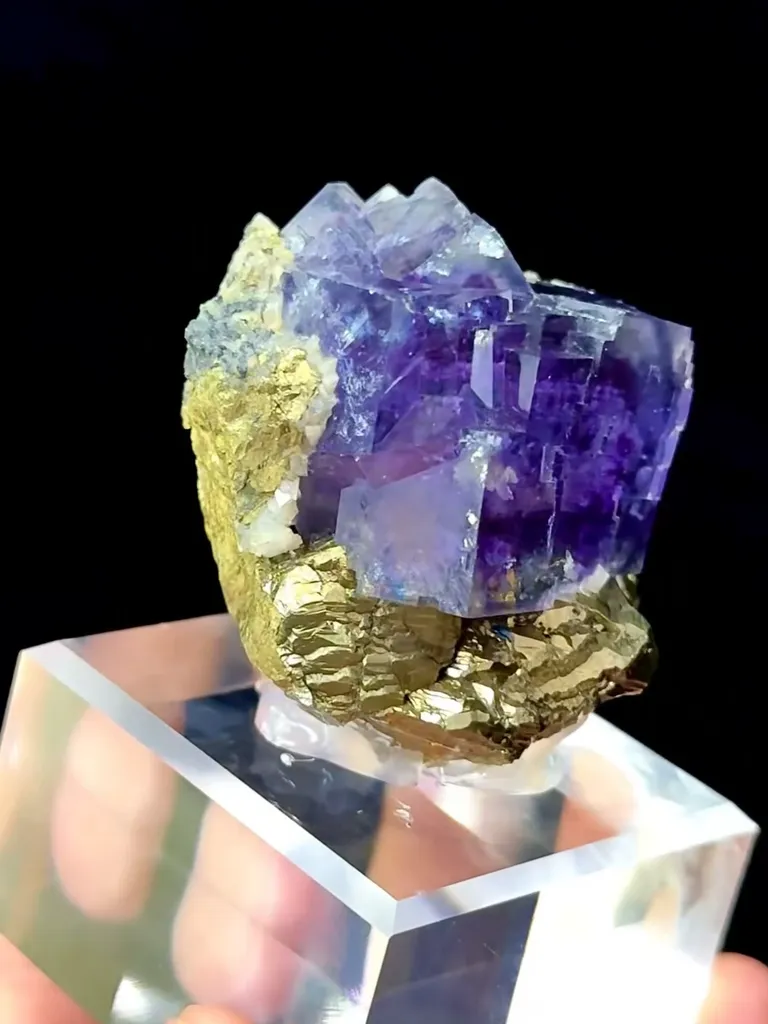 Natural Purple Phantom Fluorite  comes from Yindu,Neimenggu 30*30*40MM - image 3