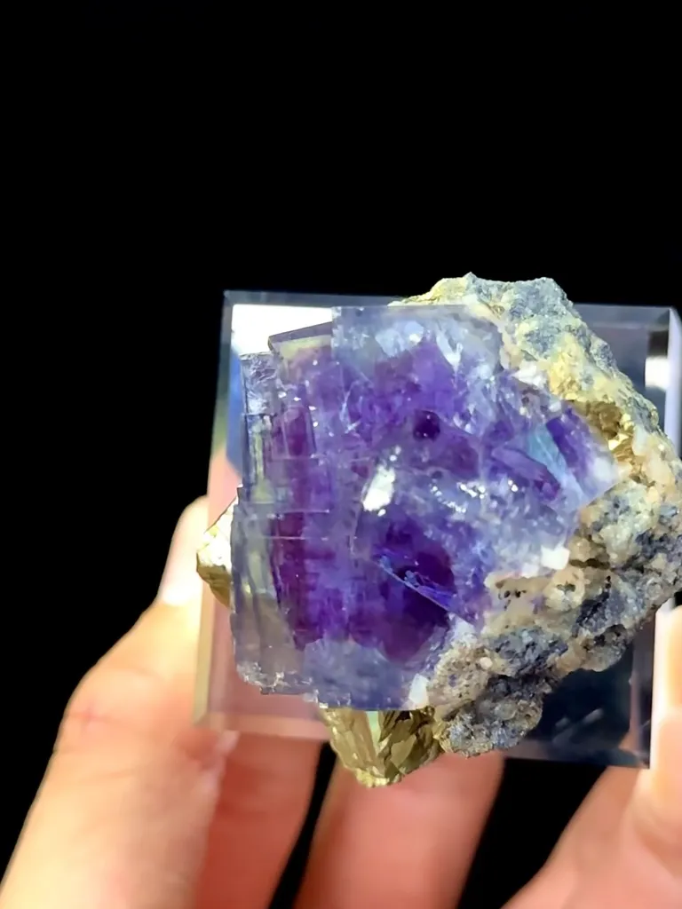 Natural Purple Phantom Fluorite  comes from Yindu,Neimenggu 30*30*40MM - image 2