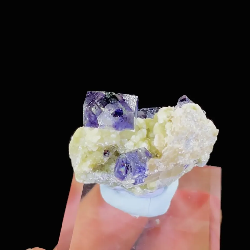 Natural Purple Phantoms Fluorite and Mica Symbiosis comes from Yindu,Inner Mongolia 25*20*15MM - image 4