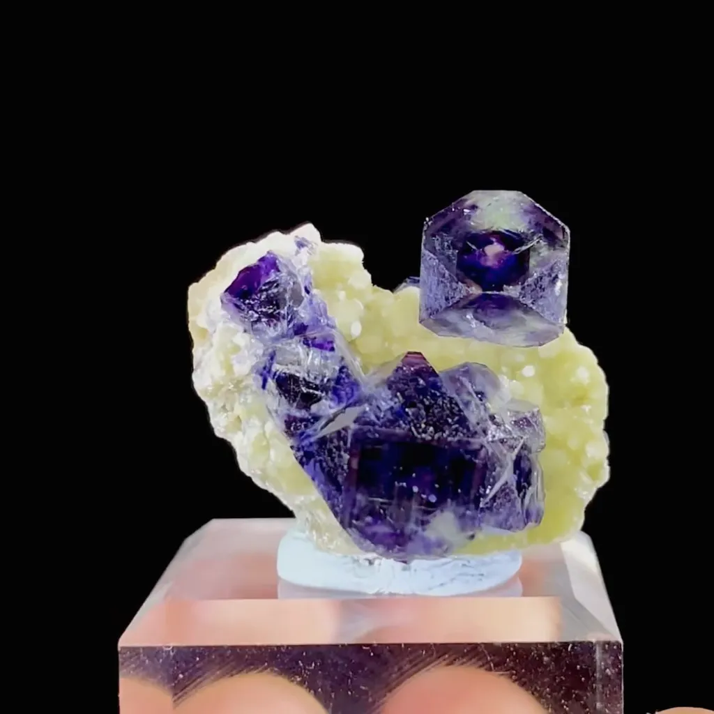 Natural Purple Phantoms Fluorite and Mica Symbiosis comes from Yindu,Inner Mongolia 25*20*15MM - image 2