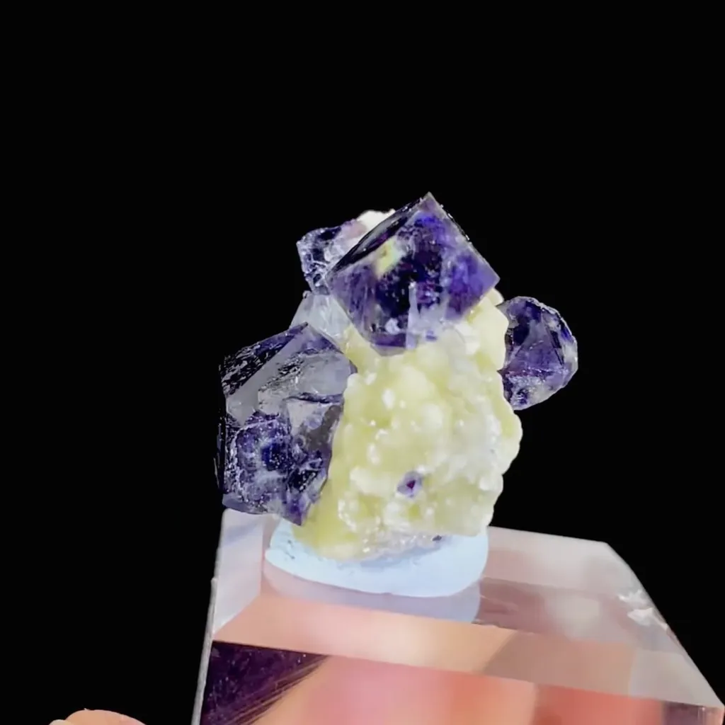 Natural Purple Phantoms Fluorite and Mica Symbiosis comes from Yindu,Inner Mongolia 25*20*15MM - image 3