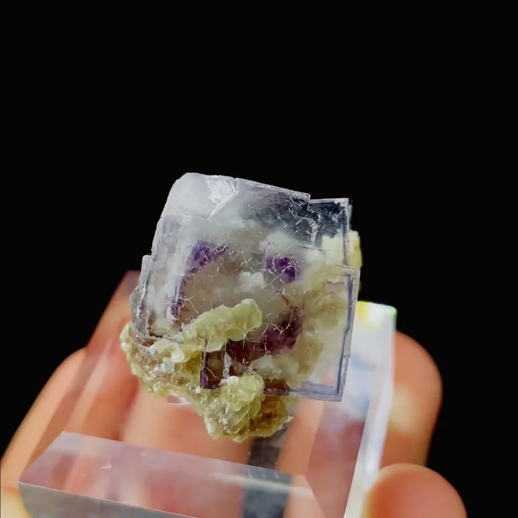 Natural Purple Phantoms Fluorite and Mica Symbiosis comes from Yindu,Inner Mongolia 25*20*15MM - image 2