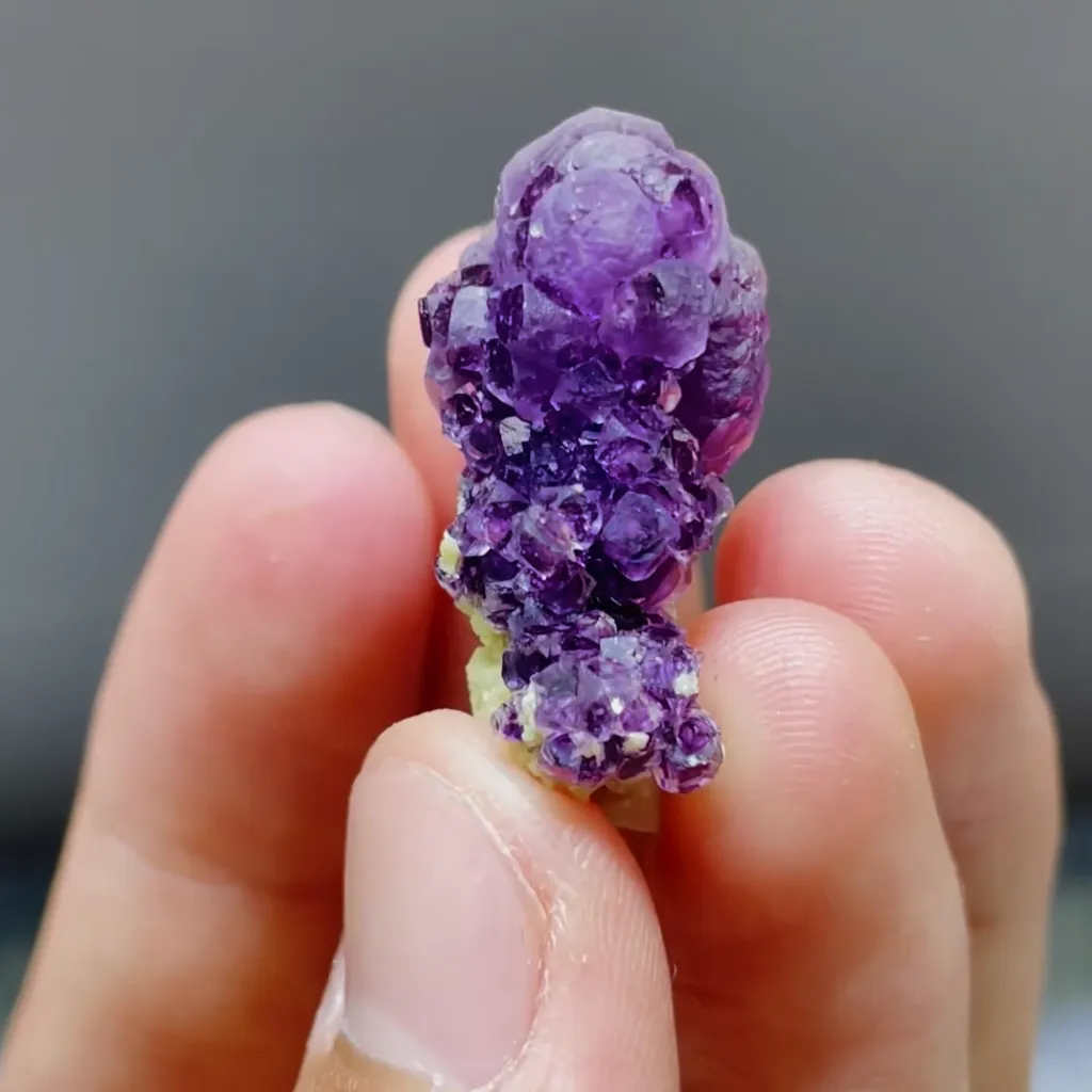 Natural Purple Spherical Fluorite and Quartz Symbiosis comes from Leipingkuang, Chenzhou 20*25*15MM - image 2