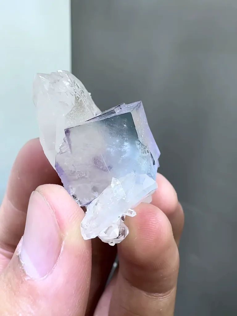Natural Purple Transparent Cubic Fluorite and Quartz Coexist comes from Yaogangxian,Hunan 35*25*20MM - image 3