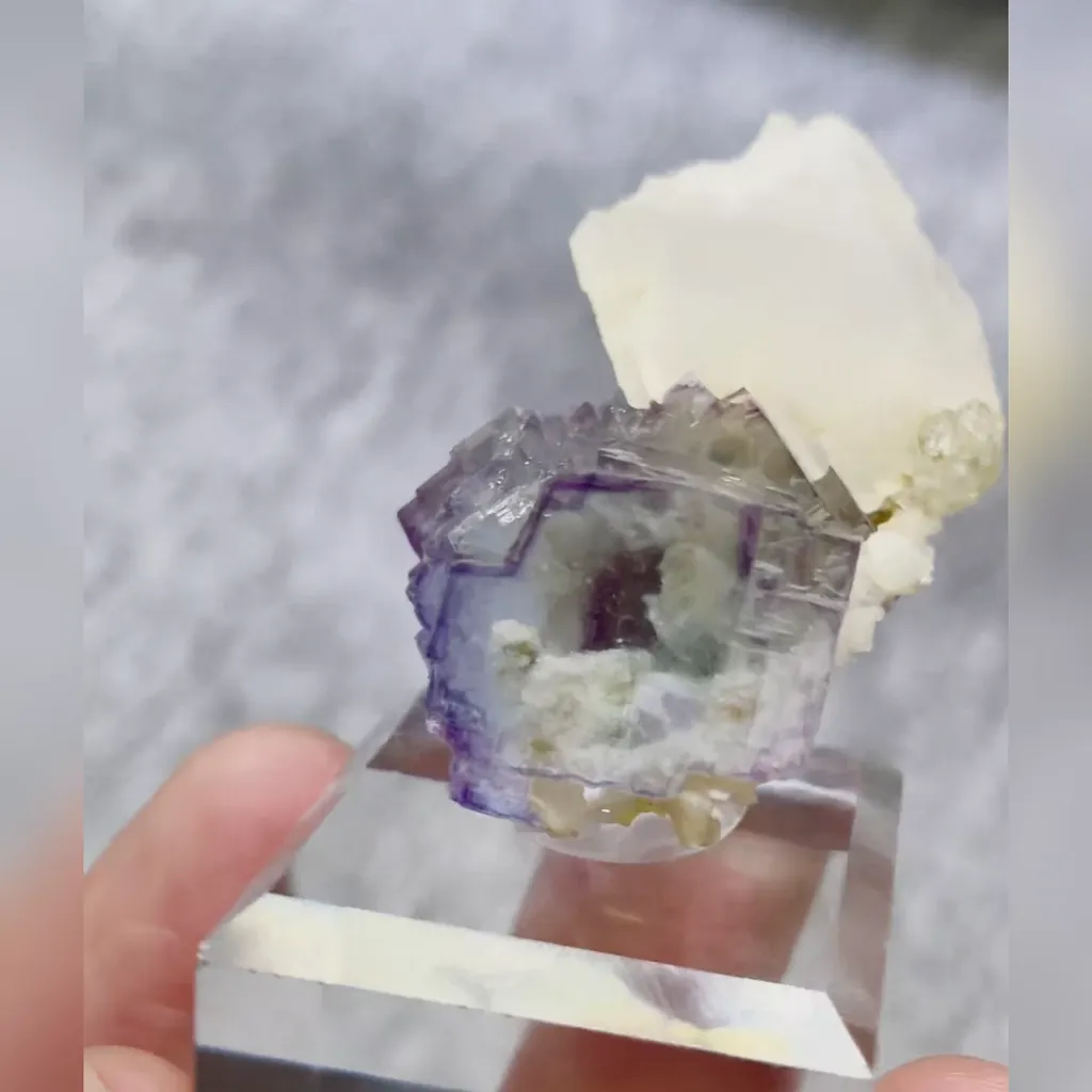 Natural Purple Transparent Fluorite and Calcite Symbiosis comes from Yaogangxian,Hunan 30*25*25MM - image 3