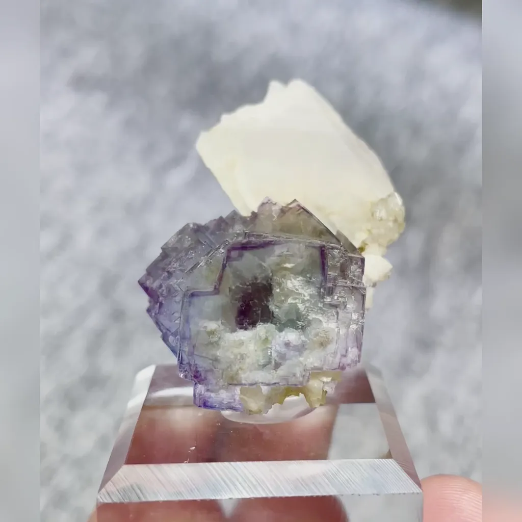Natural Purple Transparent Fluorite and Calcite Symbiosis comes from Yaogangxian,Hunan 30*25*25MM image