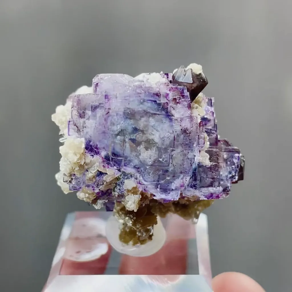 Natural Purple Transparent Fluorite and Mica Symbiosis comes from Yaogangxian,Hunan 35*30*30MM image