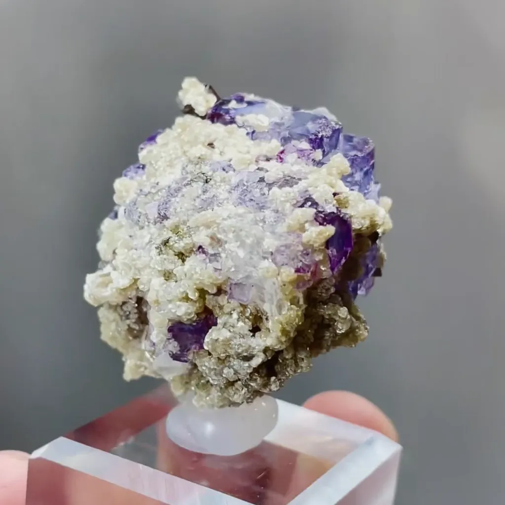 Natural Purple Transparent Fluorite and Mica Symbiosis comes from Yaogangxian,Hunan 35*30*30MM - image 2
