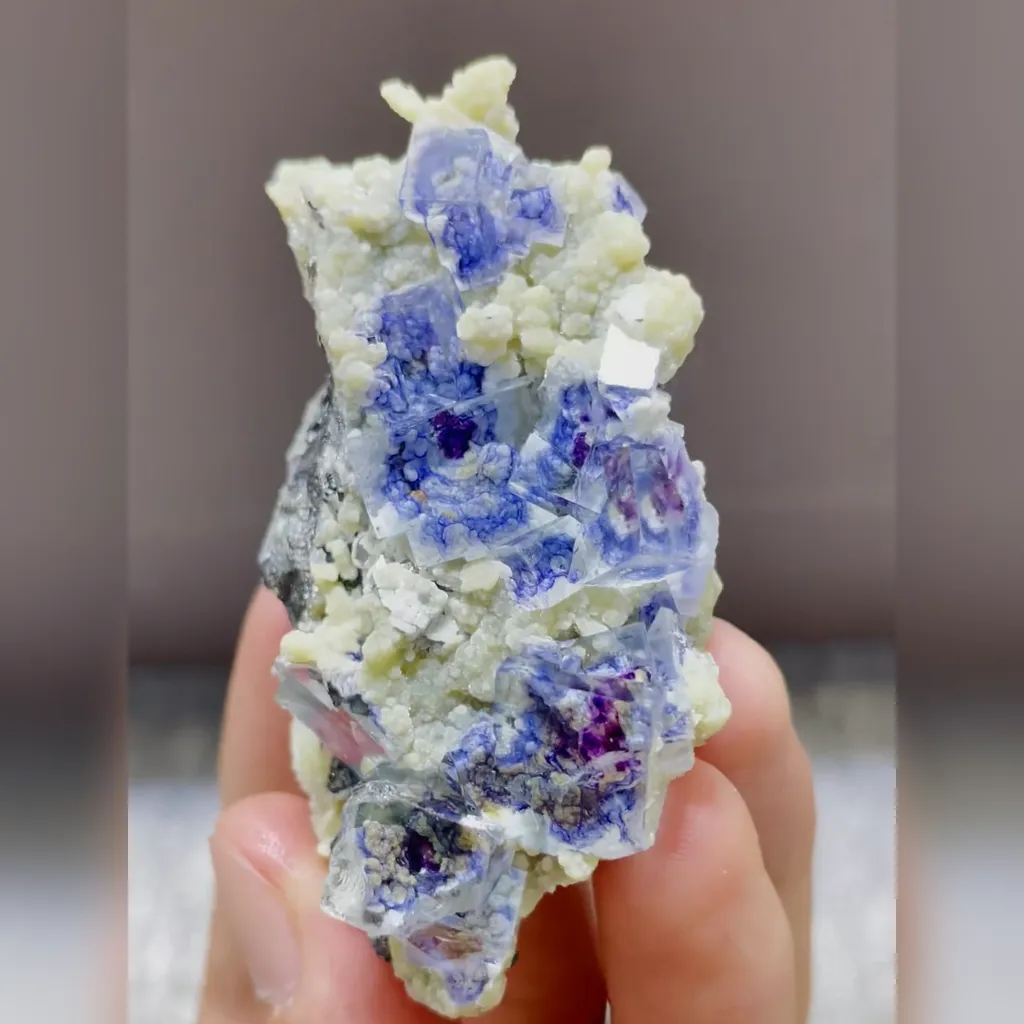 Natural Purple Transparent Fluorite and Mica Symbiosis comes from Yindu，Inner Mongolia 40*65*20MM - image 3