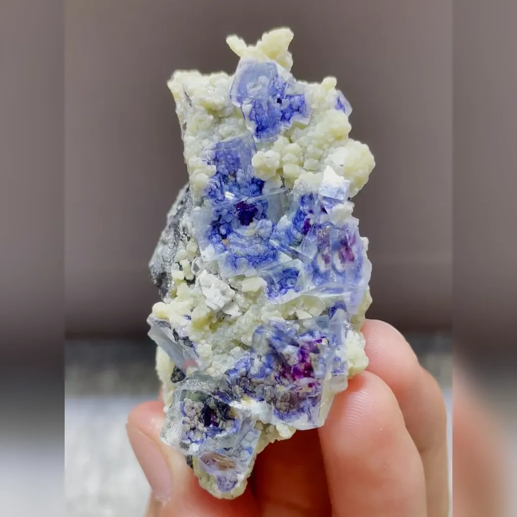Natural Purple Transparent Fluorite and Mica Symbiosis comes from Yindu，Inner Mongolia 40*65*20MM image