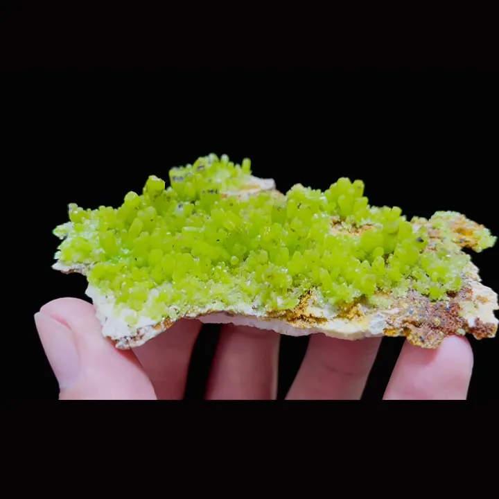 Natural Pyromorphite comes from Guangxi,China 90*65*15MM image