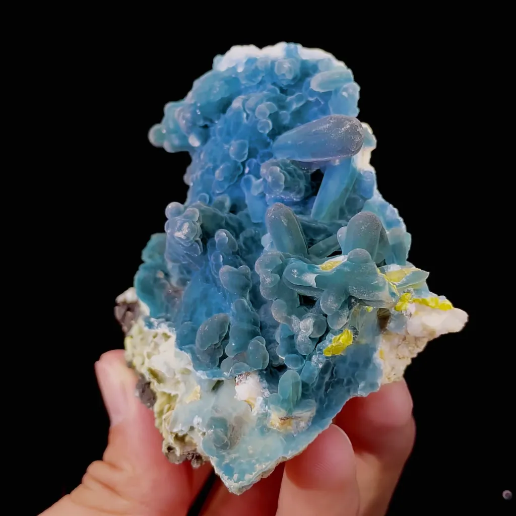 Natural Pyromorphite comes from Guangxi,Guilin 75*50*55MM - image 2