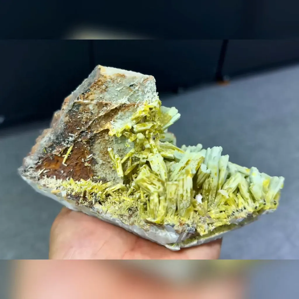 Natural Pyromorphite comes from Guilin, Guangxi 115*80*90MM - image 3