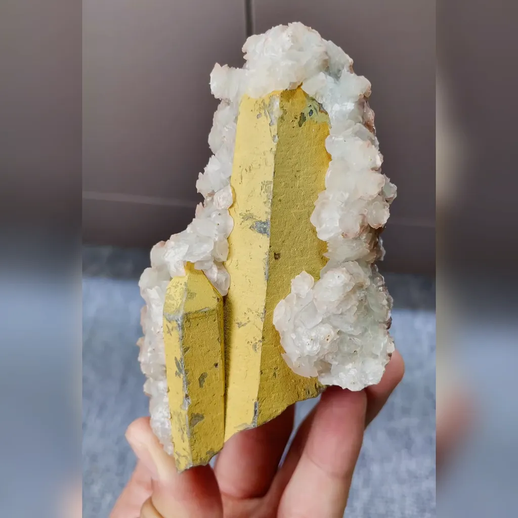Natural Quartz and Calcite Symbiosis comes from Inner Mongolia,China 60*105*35MM image