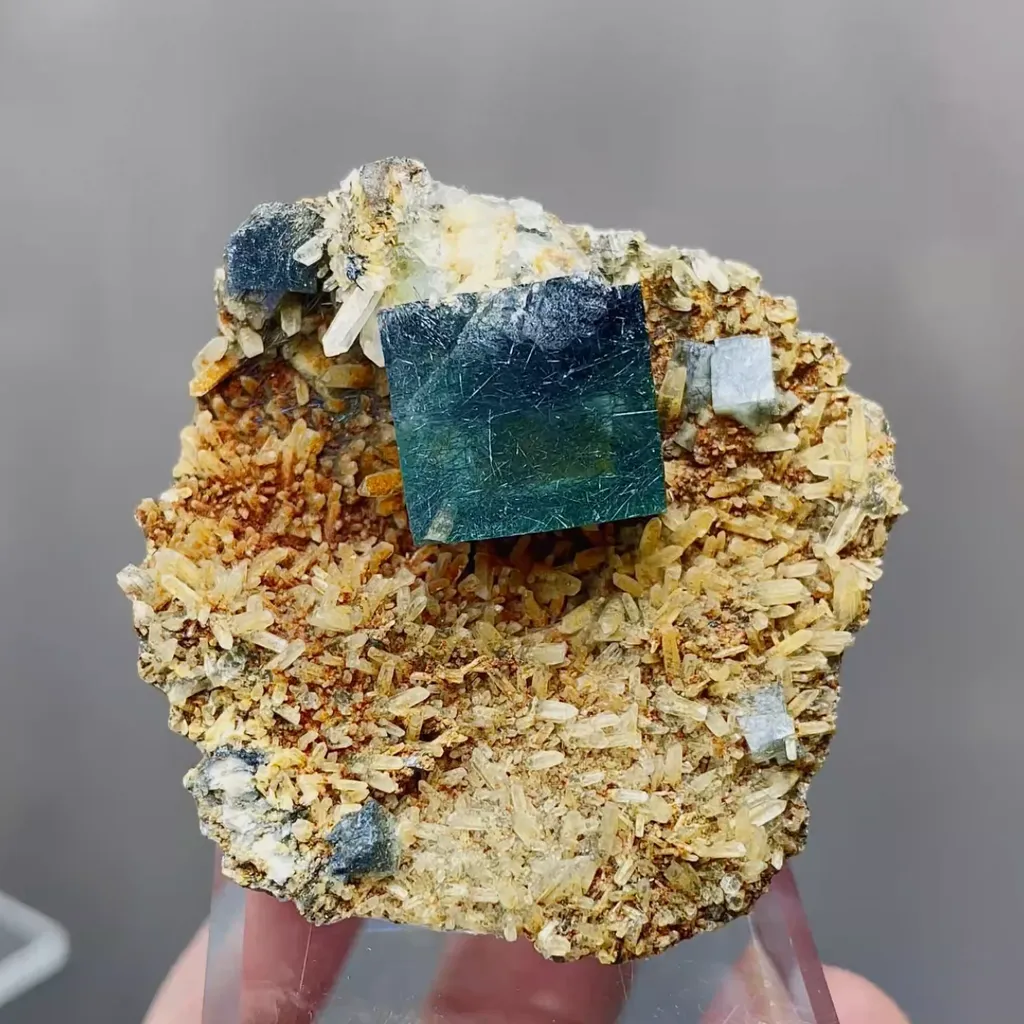 Natural Quartz and Fluorite and Grey Bismuth Symbiosis comes from Yindu,Inner Mongolia 50*20*40MM image