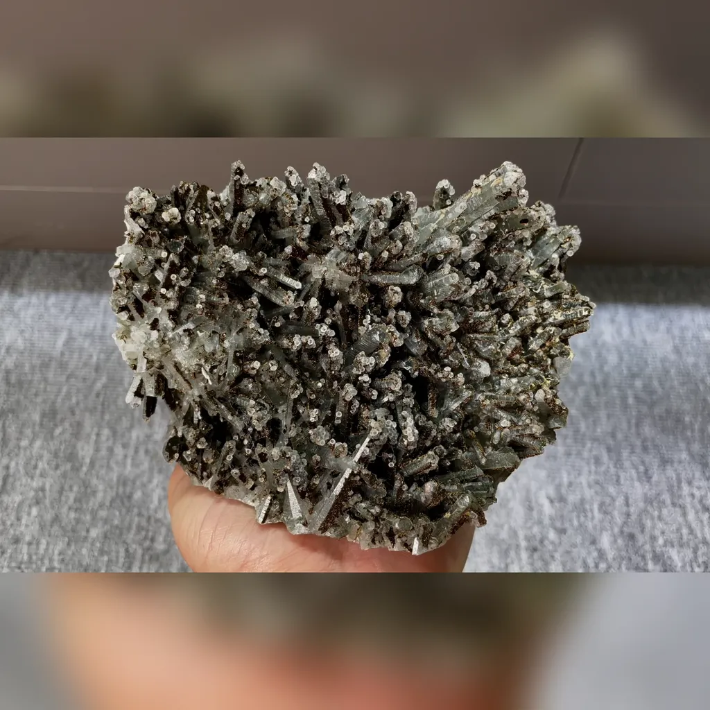 Natural Quartz Cluster and Goethite Symbiosis comes from Shizhuyuan,Chenzhou 135*95*50MM - image 3