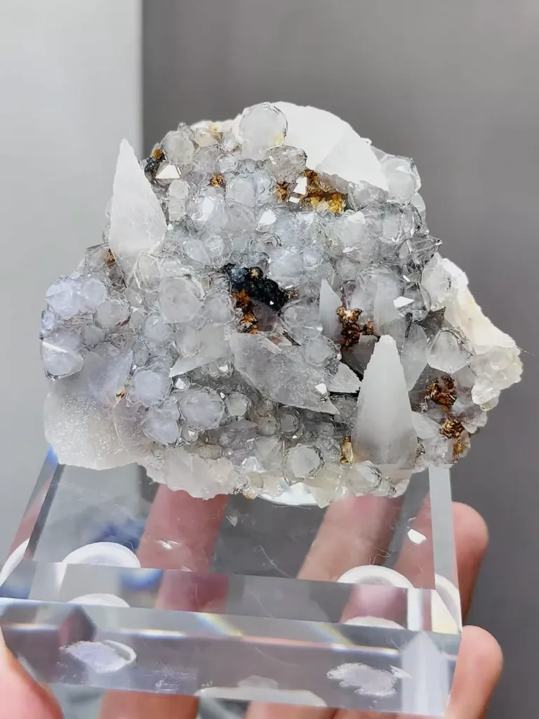 Natural Quartz comes from Anhui,China 90*25*50MM image