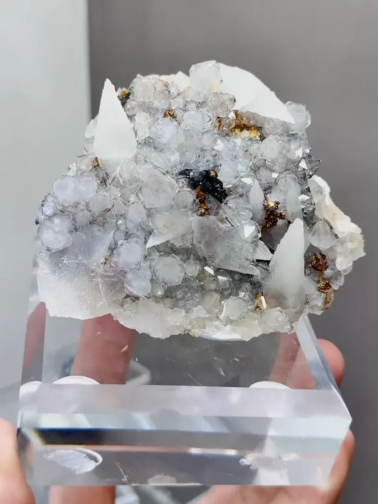 Natural Quartz comes from Anhui,China 90*25*50MM - image 3