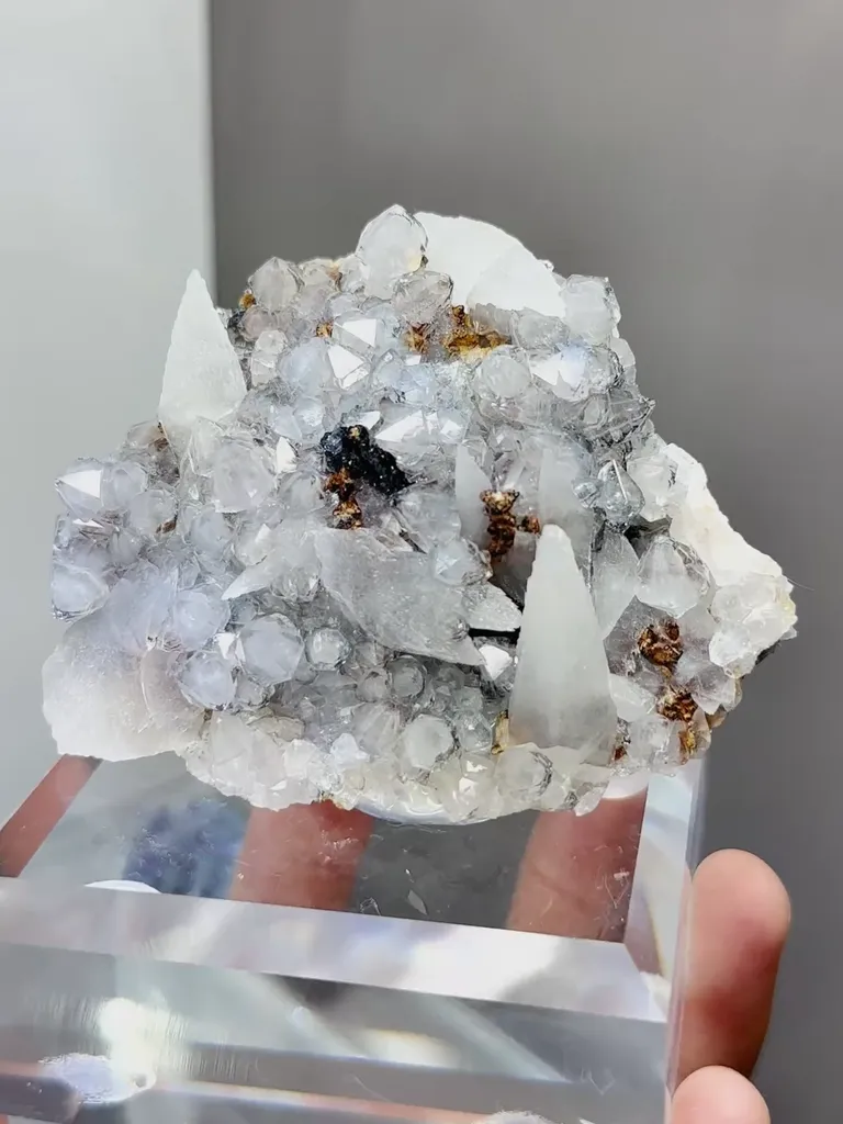Natural Quartz comes from Anhui,China 90*25*50MM - image 4