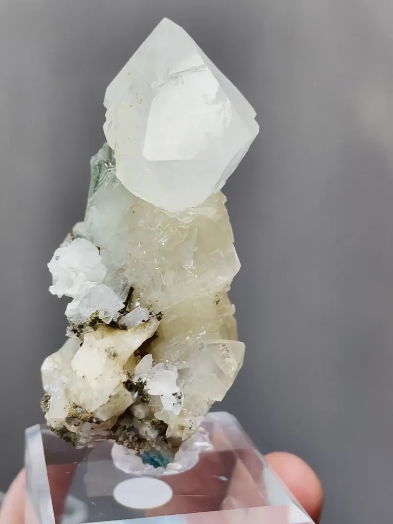 Natural Quartz comes from Inner Mongolia,China 45*60*30MM - image 4