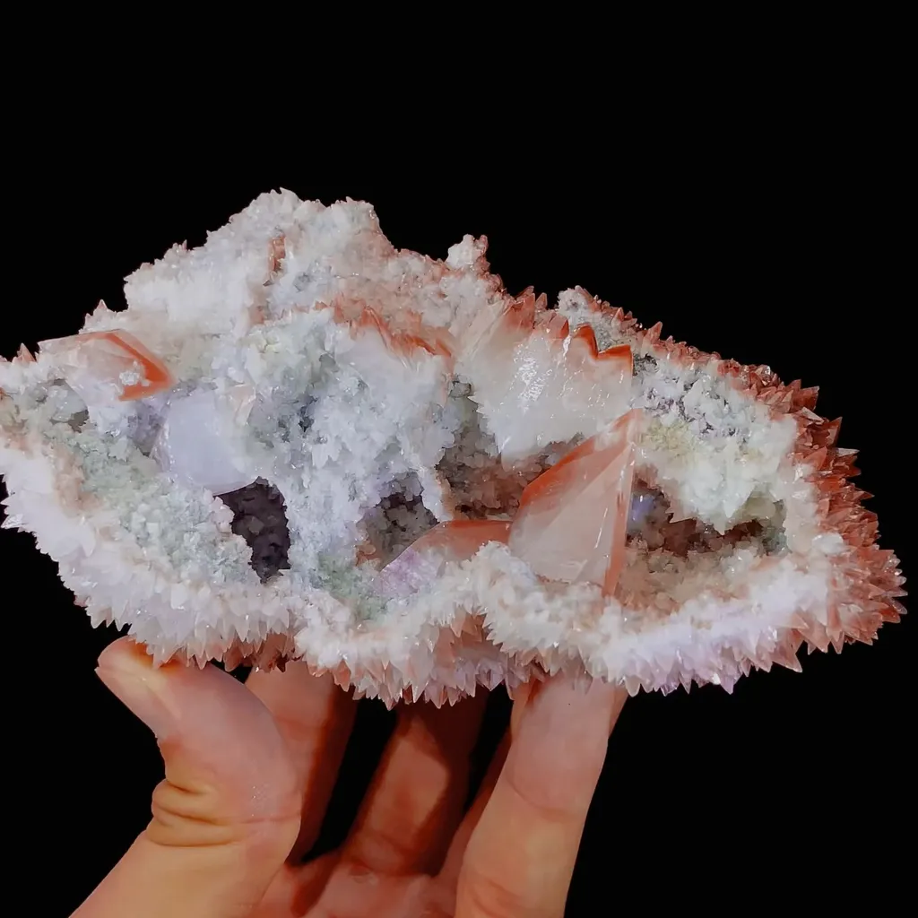 Natural Red Calcite comes from Daye, Hubei 130*70*60MM - image 2