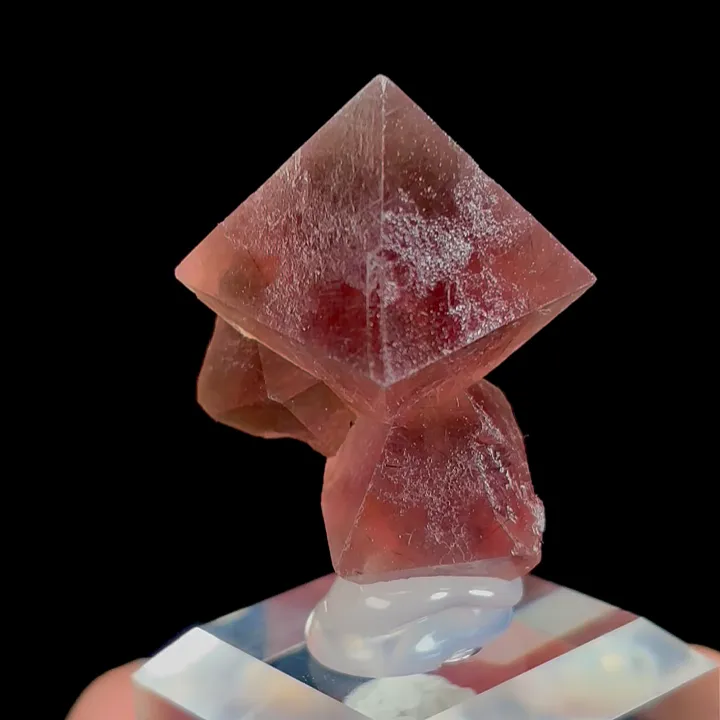Natural Red Octahedral Fluorite, Mineral Specimen: Inner Mongolia,China (20*25*35MM) image