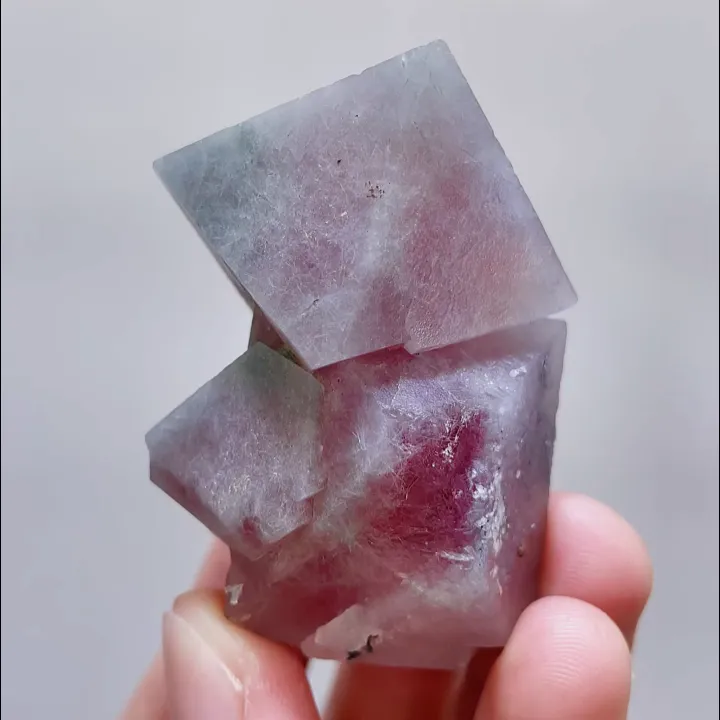 Natural Red Octahedral Fluorite, Mineral Specimen: Inner Mongolia,China （35*50*30MM） image